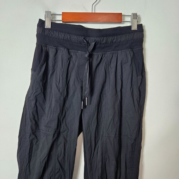 Lululemon Women's Size 2 Dance Studio Mid-Rise 25" Crop Black Mid-Rise - Picture 2 of 9